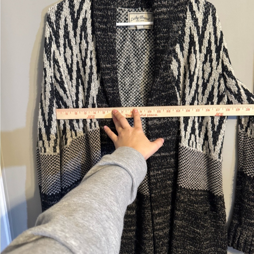 Lucky Brand Like-New Open Front Long Black and Cream Patterned Cardigan - Picture 5 of 7